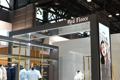 Brooks Brothers pop-up store concept - Exterior with brand