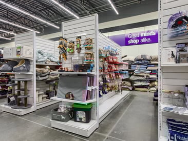 Store display using gondolas with endcaps