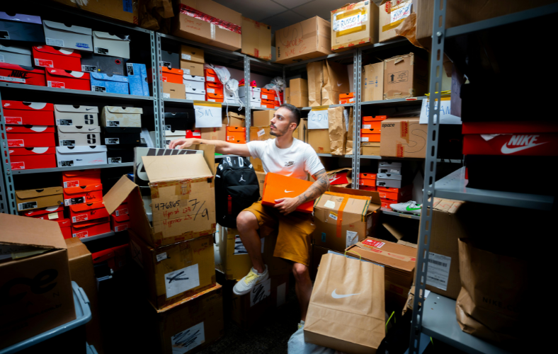 Modular vs. Fully Custom Fixtures: What’s Best for Large Retail Chains 