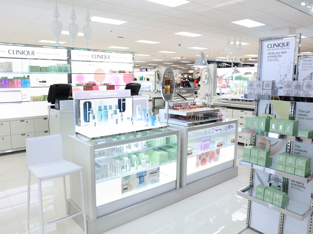 Bon-Ton Image - Glass counterop displaying women's fragrances